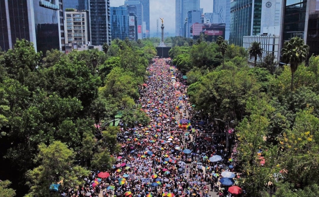 Miles de integrantes de la población LGBTTTIQPA+ marcharon del Ángel de la Independencia al Centro Histórico para conmemorar la 47 edición de la Marcha del Orgullo. Foto: Galo Cañas / CUARTOSCURO.COM