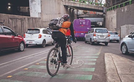 Ciclovía de Tlalpan en Taxqueña: Filtraciones y baches afectan la nueva ruta ciclista