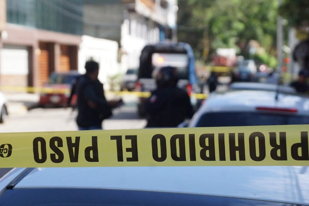 ¡Alcohol y balas! Asesinan a dos jóvenes mientras ingerían bebidas adulteradas en la Miguel Hidalgo