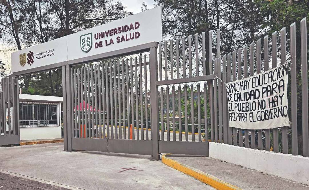 Estudiantes de la Universidad de la Salud preocupados por su futuro tras denunciar irregularidades