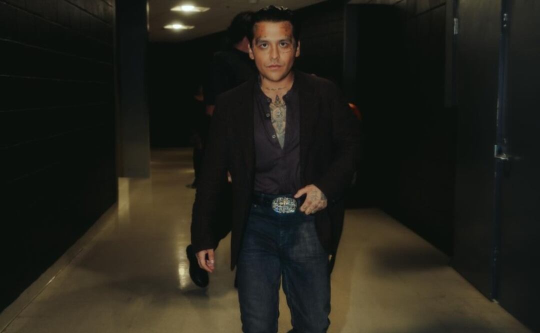 Christian Nodal falsifica firmas. Foto: (Redes Sociales)