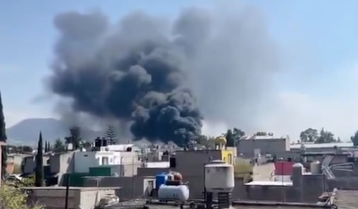 ¿Qué pasó en Iztapalapa? Voraz incendio en fábrica obliga a evacuar a 250 personas (Foto: X)