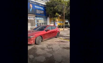 Mujer dispara contra auto de su pareja tras hallarlo en un bar en Tecámac