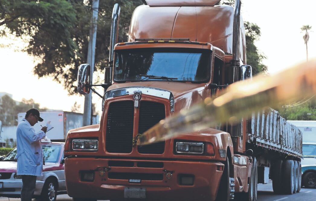 Adulta mayor intenta ganarle el paso a un tráiler y finaliza su vida en la GAM