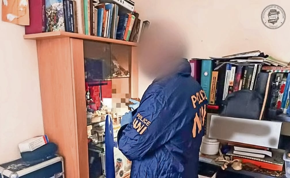 Encontraron restos humanos en casa de coleccionista caníbal. Foto: Policía de Hungría