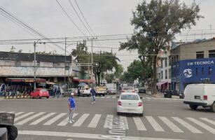 Vecinos se sacan de onda: Encuentran a adulto mayor sin vida afuera del Mercado Hidalgo