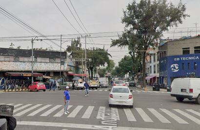 Vecinos se sacan de onda: Encuentran a adulto mayor sin vida afuera del Mercado Hidalgo