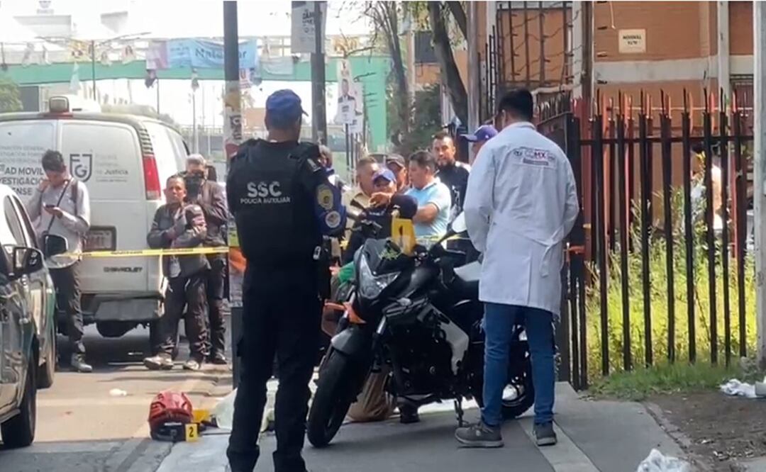 Motociclista se estrella con poste y muere en Iztapalapa
