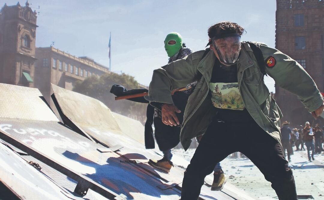 Detenidos por marcha de la generación Z. Foto: (Fernanda Zamora. El Gráfico)