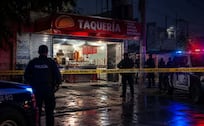 Erick se echaba unos tacos con su novia y terminó con una varilla enterrada, en la Venustiano Carranza