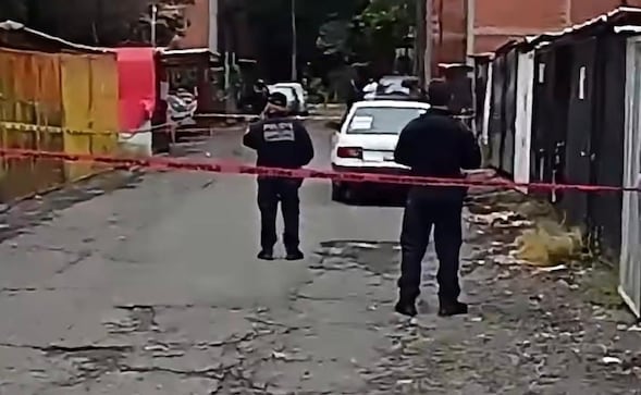 Tsuru abandonado destapa macabro hallazgo, encuentran a dos hombres torturados en Ecatepec 