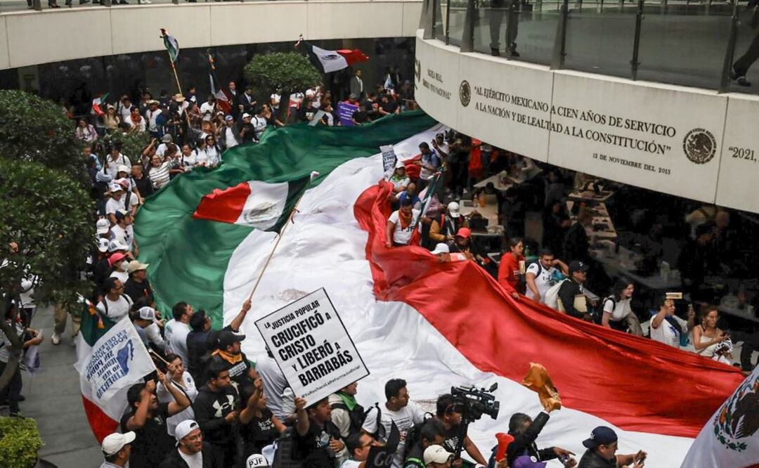 Manifestantes irrumpen la sesión del Senado de la Reforma Judicial