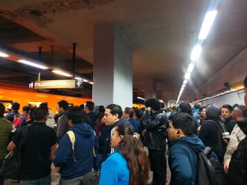 Caos en el Metro CDMX: Cinco líneas colapsan por retrasos y usuarios estallan