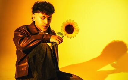 Del barrio de Neza a las plataformas globales: Razeth El Bellako Fino estrena su álbum debut con Warner