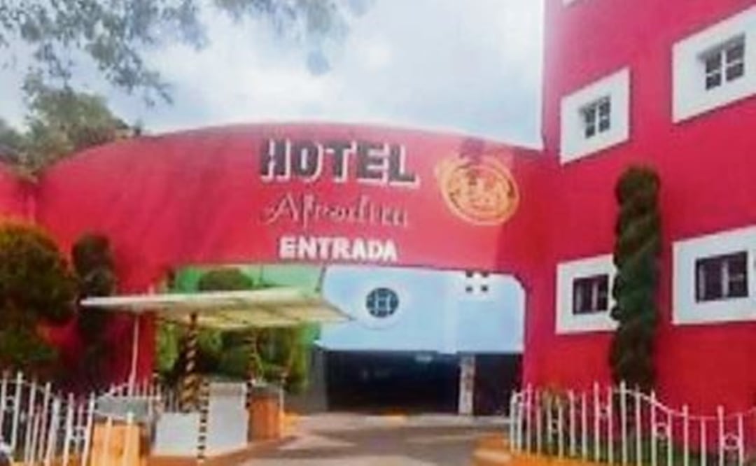 ¡Frío y tieso! Entran en bolita al motel en CDMX y uno se les va al más allá en pleno acto