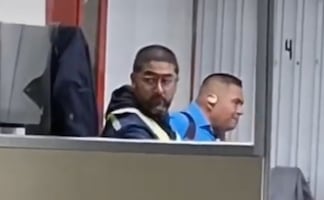¿Y la de chambear? Captan a trabajadores del Metro CDMX fumando dentro de las instalaciones