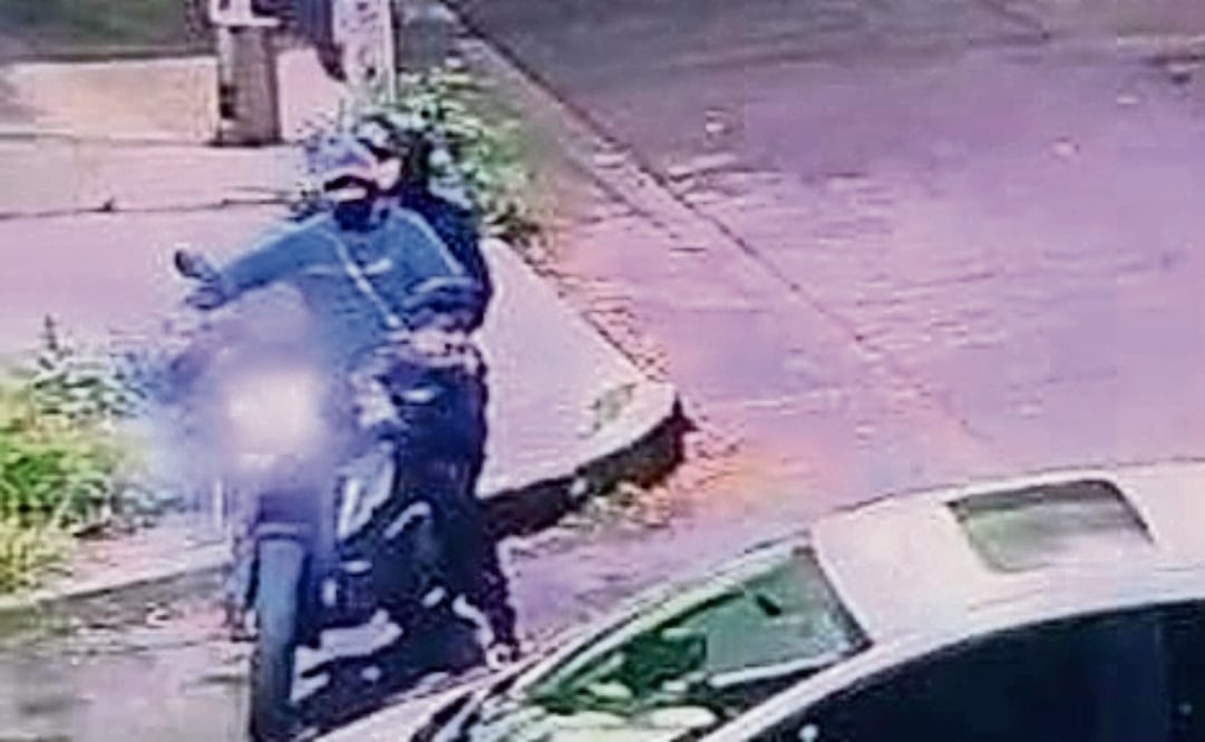 Cámaras del C2 captaron a los sicarios huyendo a bordo de una moto, huyeron al Edomex. Foto: Especial