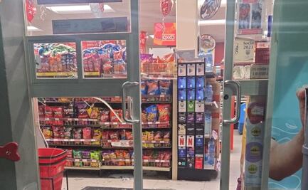Asaltante irrumpe en Oxxo, pero policía reacciona y lo abate, en Iztapalapa