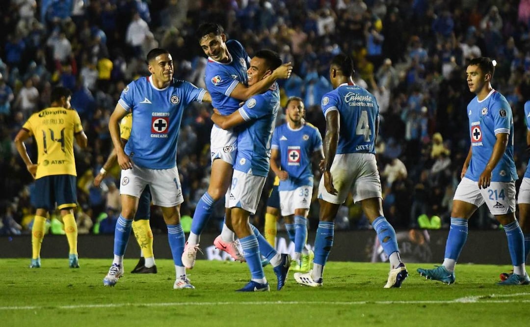 Cruz Azul arrolla 4-1 al América y es líder del torneo