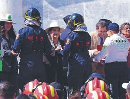 Clara Brugada reconoce a 3,796 policías de la CDMX por explosión en Iztapalapa e inundaciones