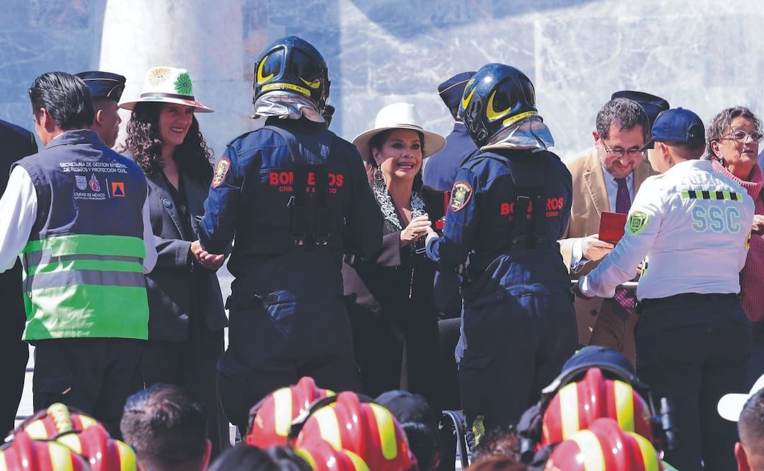 Foto: Especiales (Clara Brugada reconoce a 3,796 policías de la CDMX por explosión en Iztapalapa e inundaciones)
