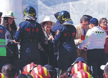 Clara Brugada reconoce a 3,796 policías de la CDMX por explosión en Iztapalapa e inundaciones
