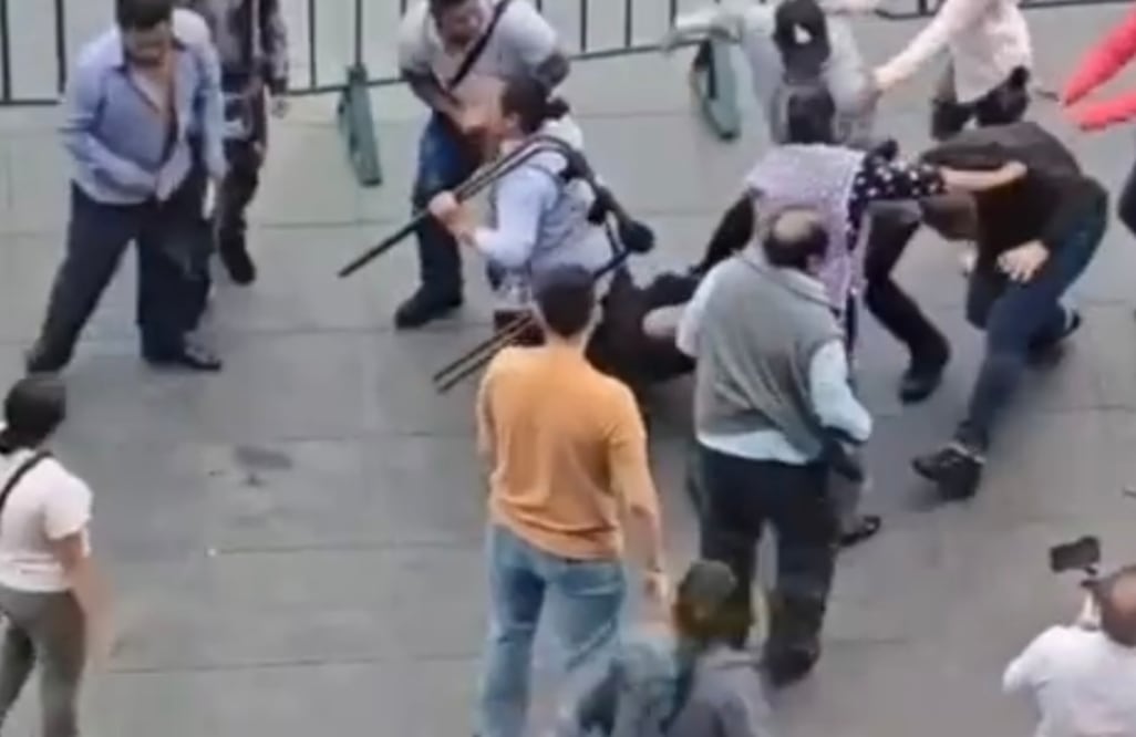 Pelea en el Zócalo, previo al Grito de Independencia (Foto: X)