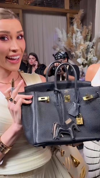 Priscila Escoto y su bolso (Vía: Instagram)
