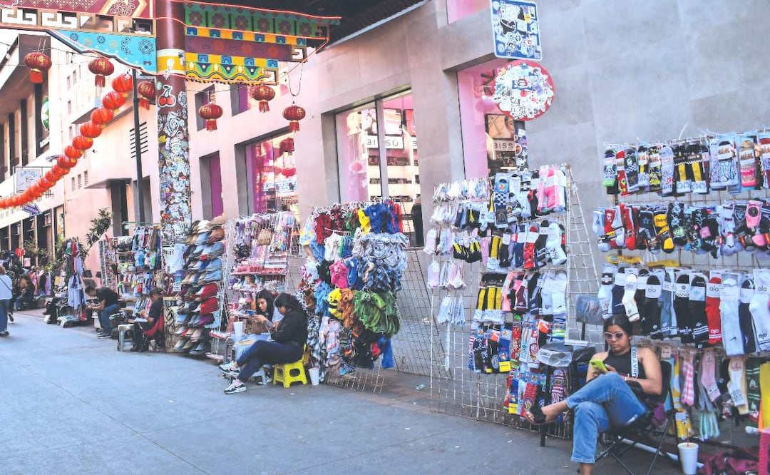 Foto: Santiago Cadena (Está bien pelado pasar: Ambulantes saturan el Barrio Chino e invaden las calles)