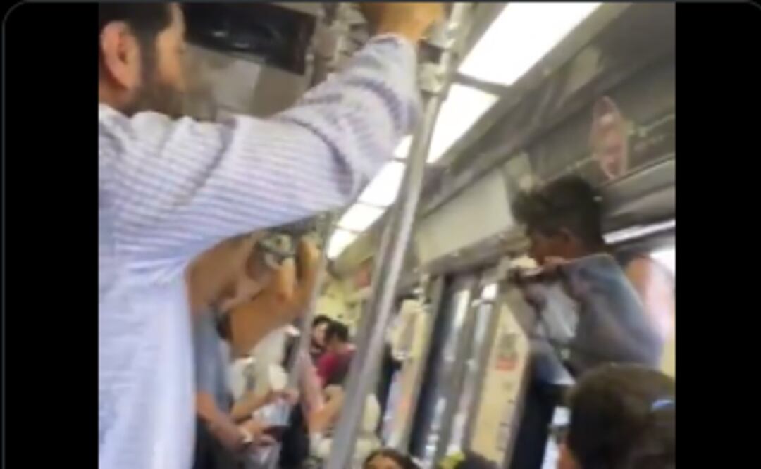 Muere hombre tras ir colgado de la ventana del Tren Ligero ¿Llevaba prisa?
Video: Captura de pantalla