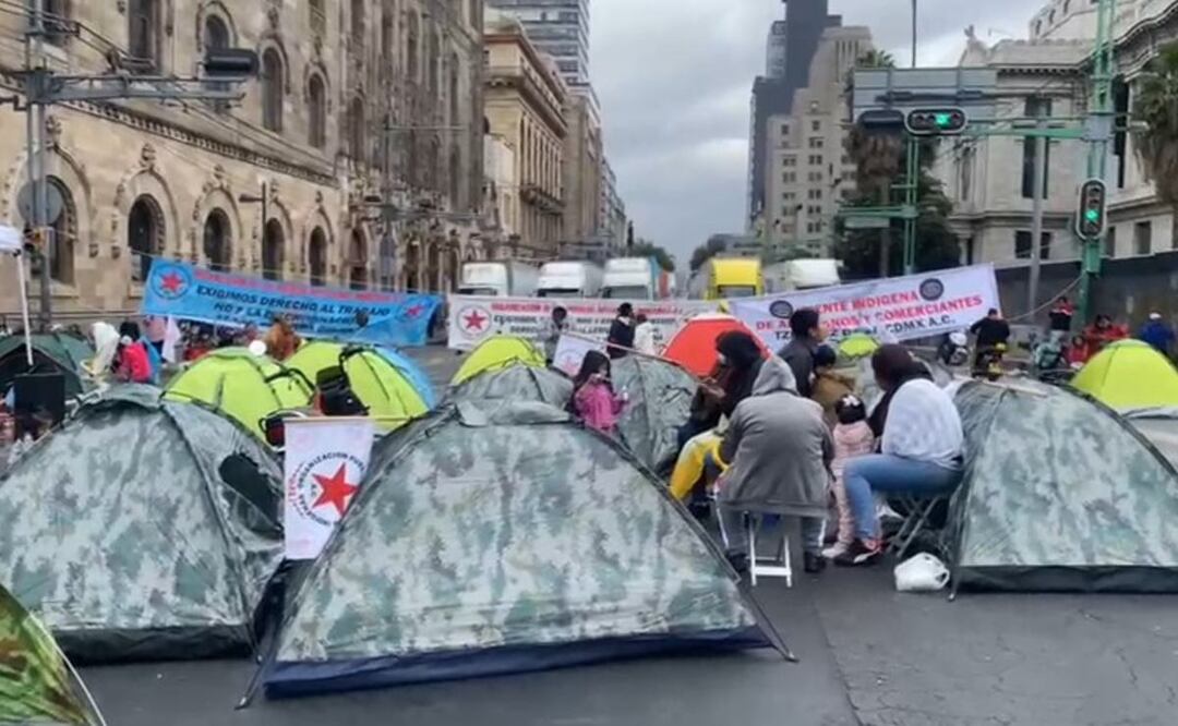 Artesanos bloquean Eje Central. Foto: (Yara Silva. El Gráfico)