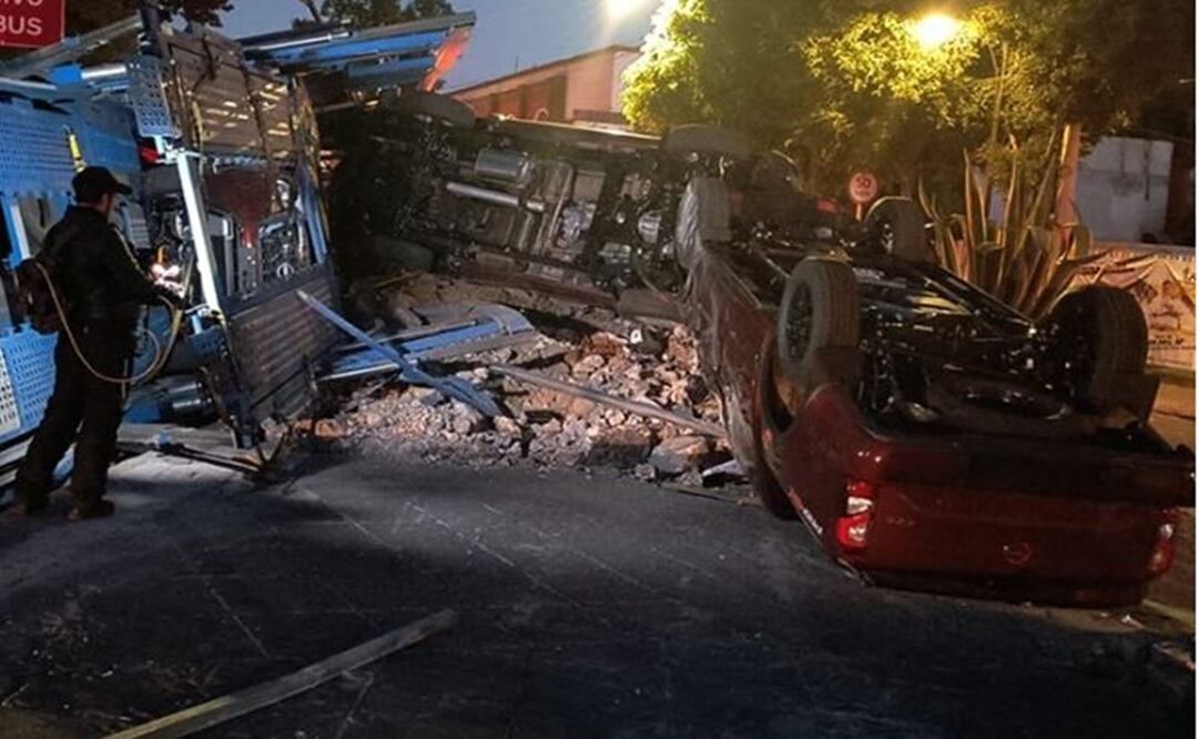 Tráiler nodriza vuelca y causa terrible caos vial, en Tlalpan