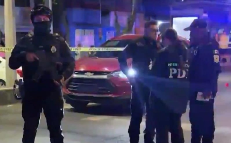 Ataque directo en semáforo de Iztapalapa deja a conductor sin vida, tras múltiples disparos