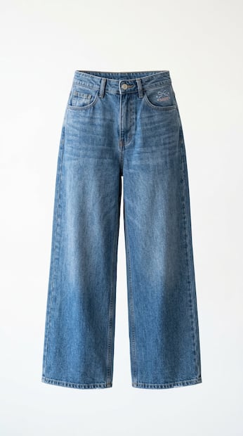 Wide Leg Jeans
Foto. IA