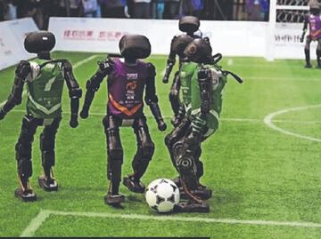 ¿Los robots ya son "fifas"? Con caídas y goles, las máquinas se toman en serio el fútbol