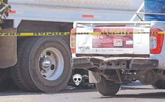 Motociclista muere tras quedar bajo pipa en Cuautitlán Izcalli