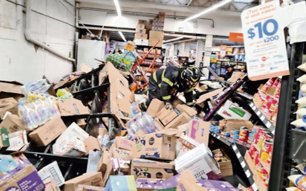 Empleada de una tienda se baja con los chescos y quedó sepultada, en Álvaro Obregón (Foto: Especial)