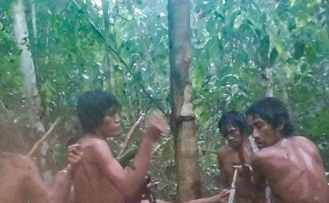 ¡Impactante! Una tribu NUNCA antes vista es CAPTADA en el Amazonas