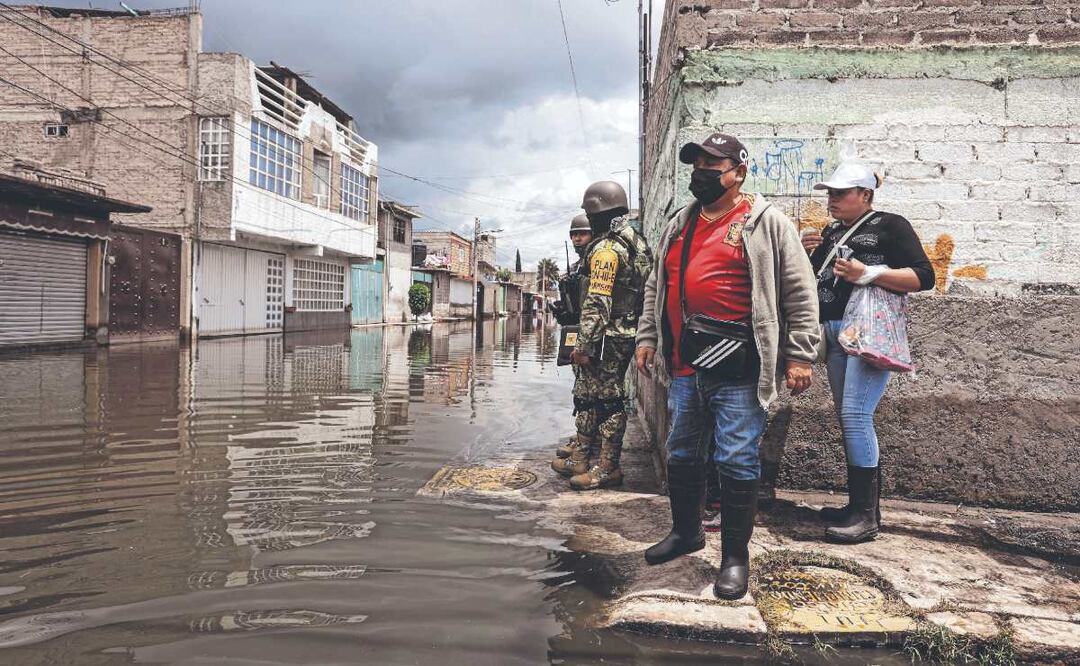 En Chalco viven bajo el agua y el gobierno no les da respuestas