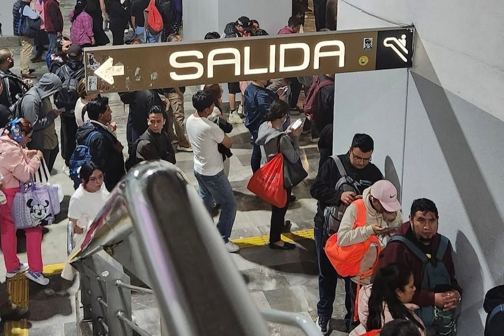 Metro CDMX: Reportan retrasos y trenes detenidos en las Líneas 8 y 12 este viernes (Foto: X)