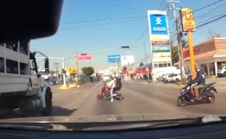 Camión de la Guardia Nacional comete infracción vial y atropella un motociclista en Ecatepec