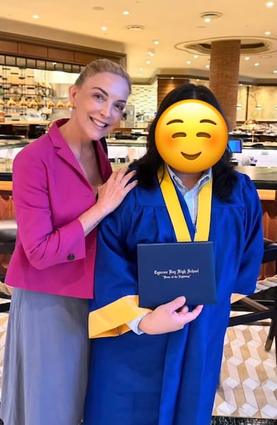 Laura Flores y su hijo Antonio (Vía: Facebook)
