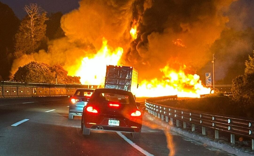 Foto: Especiales (Explosión de pipa en la Autopista México - Puebla: Vialidad cerrada en ambos sentidos)