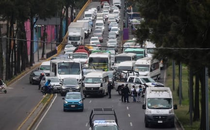 Motociclista intenta esquivar una camioneta y termina muerto al pegar contra un camión sobre Periférico