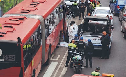 Intenta cruzar la calle y termina en el otro lado arrollada por el Metrobús en Hipódromo Condesa
