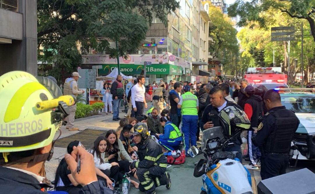 Emergencia en Paseo de la Reforma: Incendio intoxica a más de 20 personas