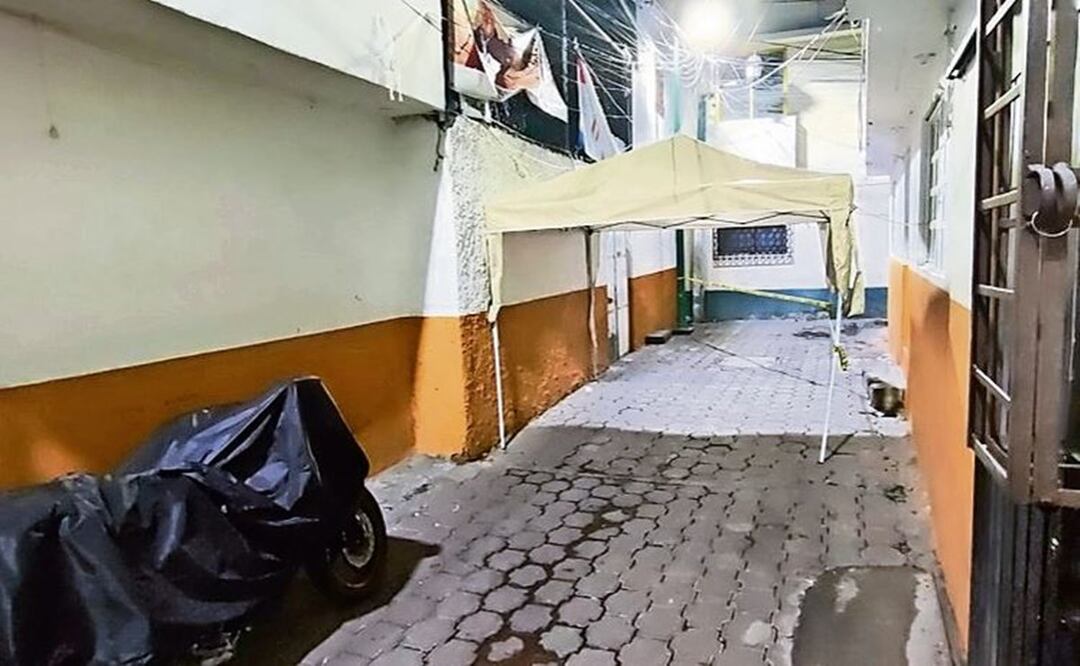 A plomazos, le frenan la parranda a un chavo en el puesto donde cheleaba en Iztacalco