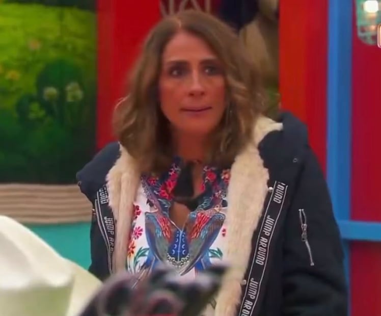 Azalia Ojeda explota por los baños (Vía: La Granja VIP)