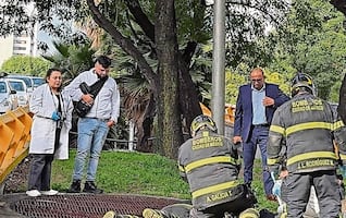 Amigos piden ayuda porque no despertaba, lo hallan muerto dentro de un ducto en la Miguel Hidalgo
