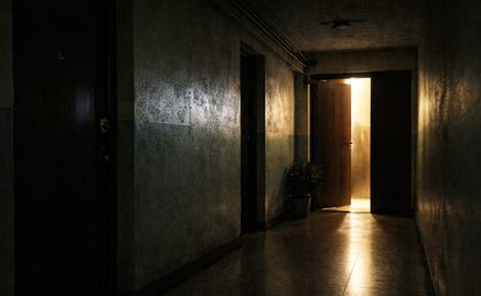 ¿Escuchas gritos en casa del vecino? Así puedes denunciar violencia familiar